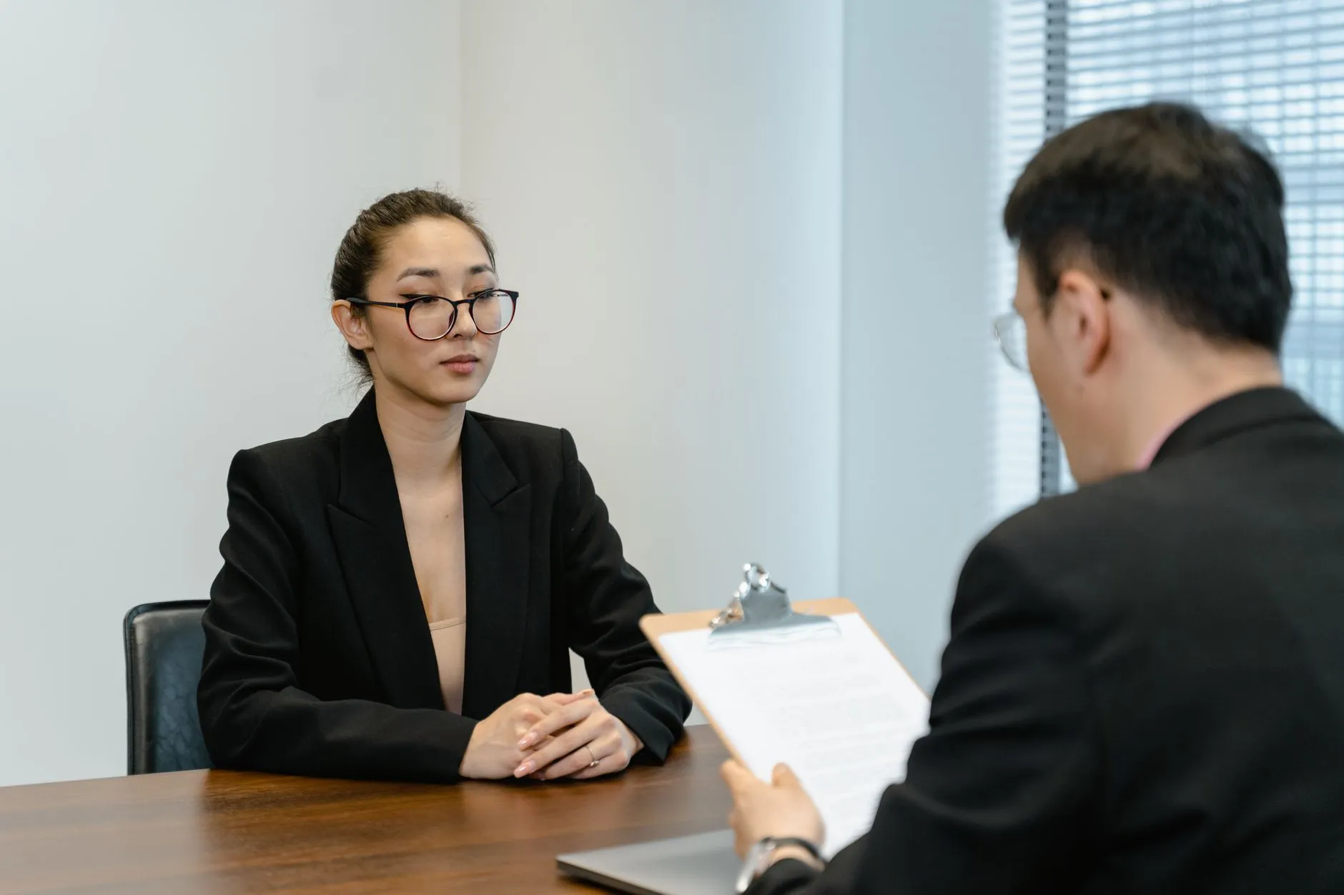 沙发床垫填充物对比：高密度海绵与乳胶的工艺差异