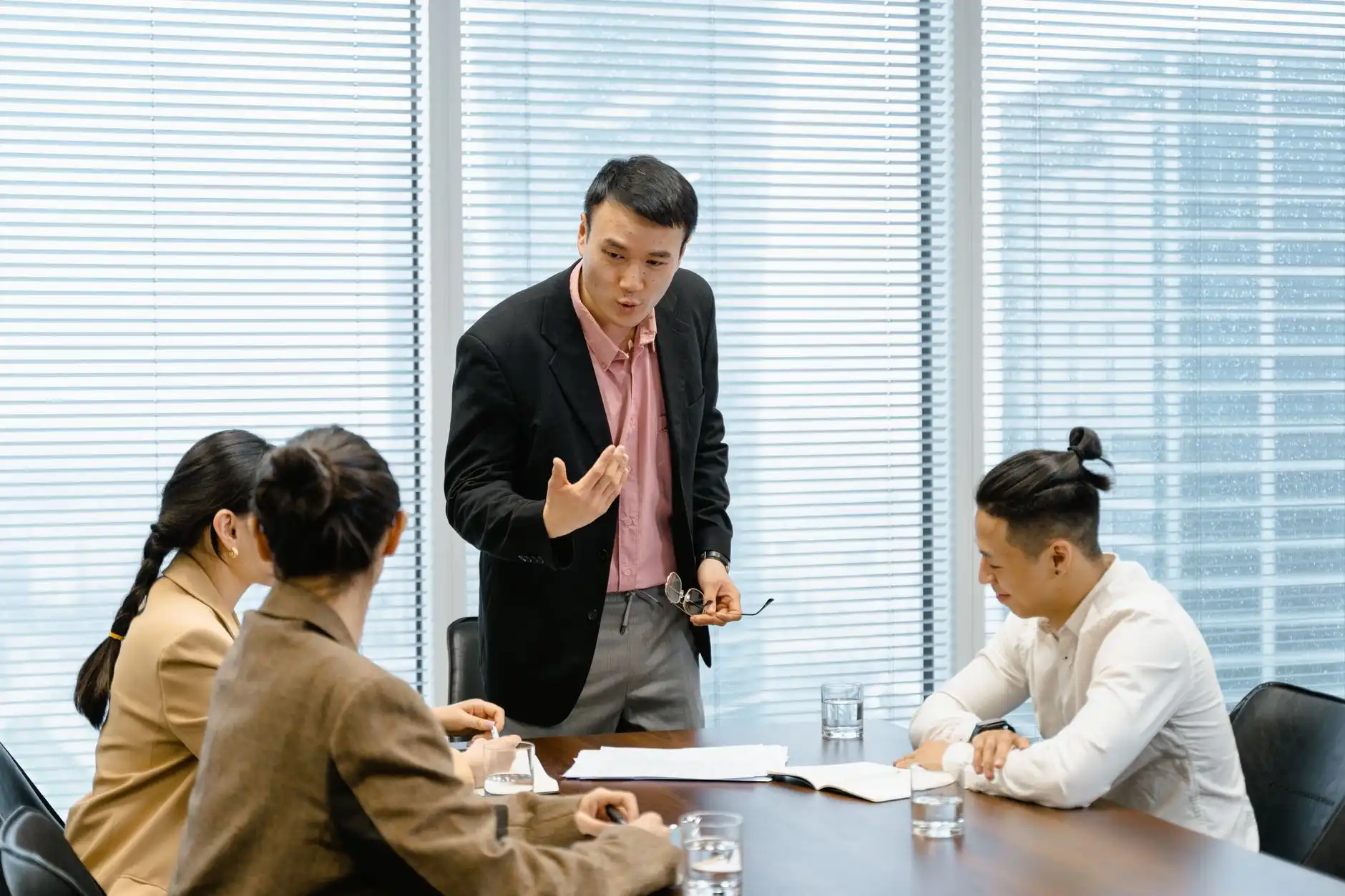 佛山软体家具生产厂家解析：如丹家具沙发床垫的工艺与选材标准