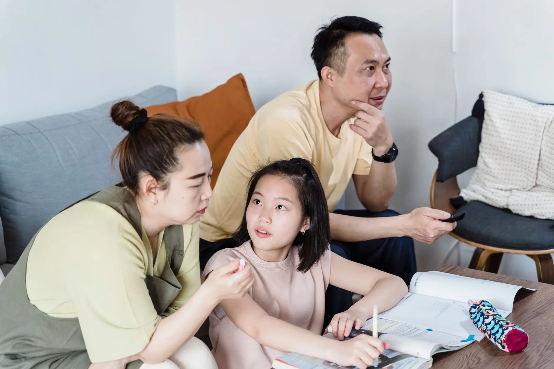佛山软体家具厂家解析：沙发床垫的选材与工艺如何影响睡眠体验